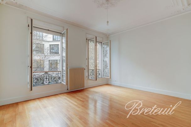 Tout savoir sur cet appartement dans le quartier Saint Philippe du Roule, à Paris 8ème - Photo 1