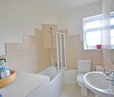 Walpole Court Hampton Road, TWICKENHAM - 1 bedroomProperty for lett... - Photo 6