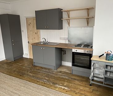 2 Bedroom First Floor Flat to Rent in Westcliff on Sea - Photo 1