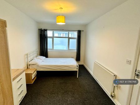 1 bedroom in a house share to rent - Photo 3