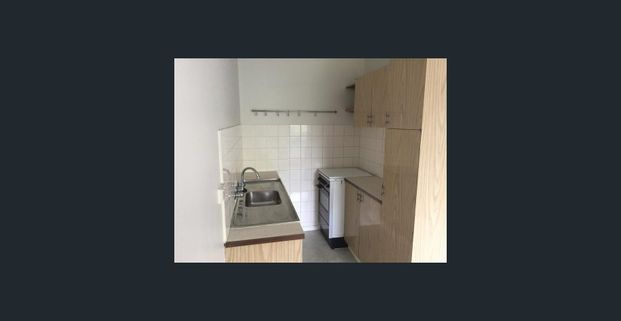 Bright & Comfortable Apartment Close to Parks and Transport - Photo 1