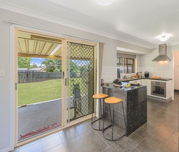 Comfortable Living in a Quiet, Leafy Street - Photo 3