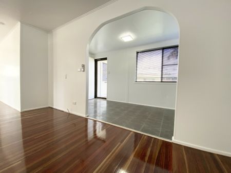 RENOVATED 5 BEDROOM HOUSE WITH ROOM TO MOVE! - Photo 2
