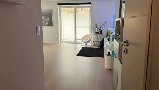 Exklusive 2-Zimmer Wohnung mit großem Balkon und modernem Design - Photo 1