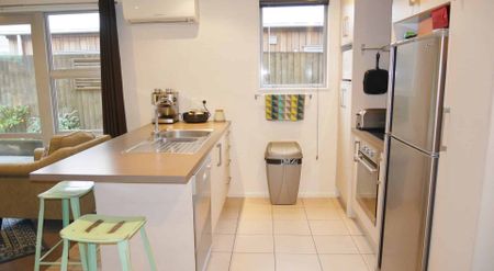 SYDENHAM - 3 BEDROOM, 2 X BATHROOM REAR TOWNHOUSE - Photo 3