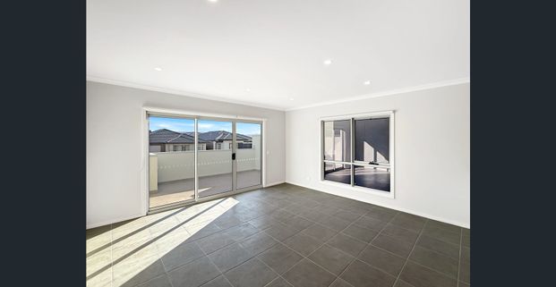 🏡 Brand New 4-Bedroom Townhouse in Wollert - Photo 1