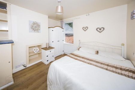 Room 2, 4 Candahar Street, Belfast, BT7 3AQ - Photo 4