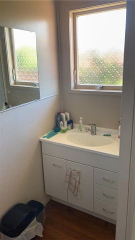 This well-presented 2-bedroom unit on Grey Street offers comfortable living in a prime Hamilton East location. - Photo 4