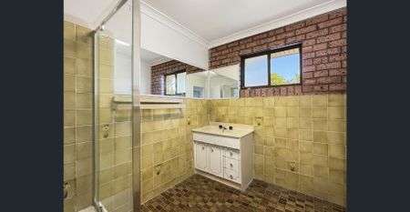 Private 2-Bedroom Unit with Balcony, Secure Parking & Exclusive Access in Banksia Beach - Photo 5