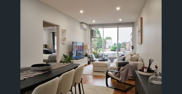 Convenient location and beautifully renovated - Photo 1