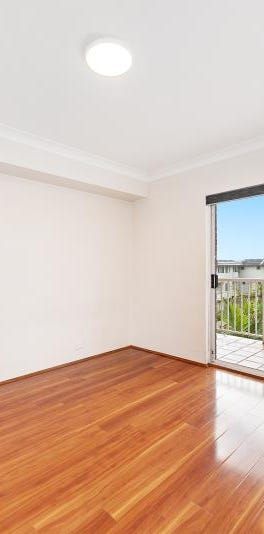 OVERSIZED THREE BEDROOM WITH PARKING! - Photo 1