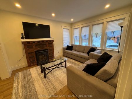 69 Roxborough Avenue #Upper - Photo 2