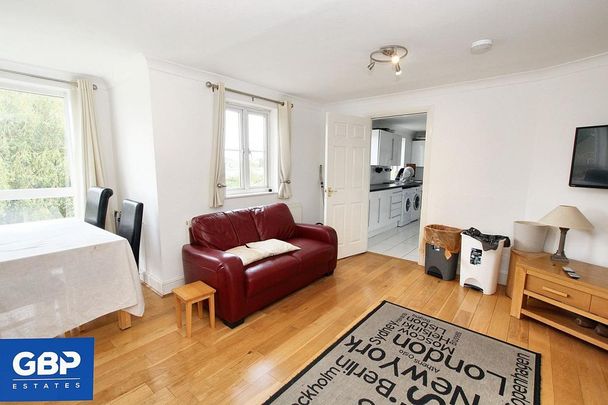 1 bedroom in a flat share to rent - Photo 1