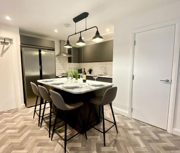 8 bedroom house of multiple occupation to rent - Photo 4