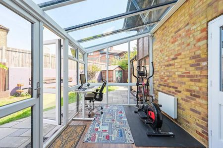 3 bedroom semi-detached house to rent - Photo 4