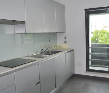 Apartment T2 in Laranjeiro e Feijó, Almada - Photo 2