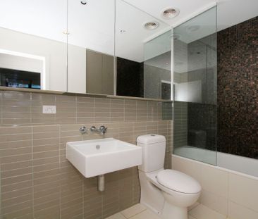 Spacious One-Bedroom Apartment in Prime Albert Park Location - Photo 6