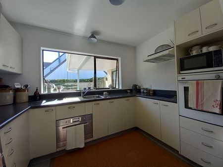 Sunny oasis in Waikanae - Photo 5