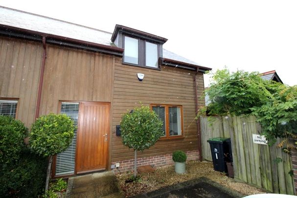 3 bedroom semi-detached house to rent - Photo 1