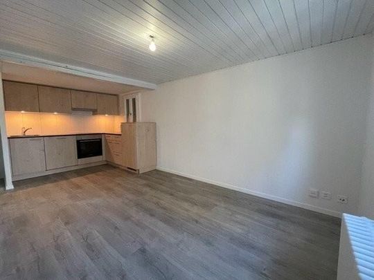 Appartement rénové de 3 pièces au 5ème étage - Foto 1