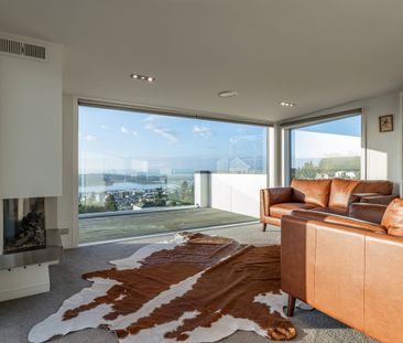 Architectural Masterpiece with Panoramic City & Harbour Views - Photo 6