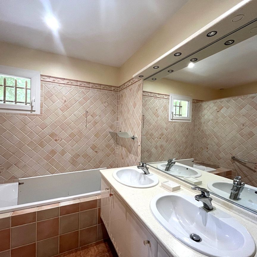 CHATEAURENARD - Villa de plain-pied sur 2 000 m² de terrain, - Photo 1