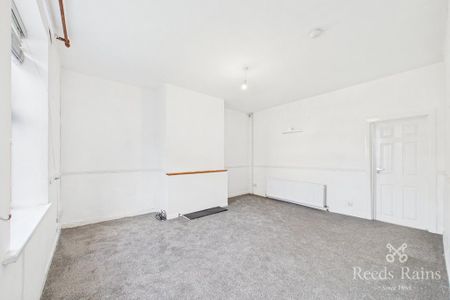 2 bedroom end of terrace house to rent - Photo 3