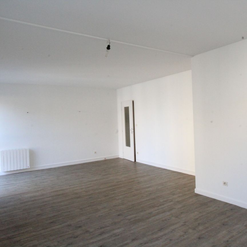 Location Appartement 2 pièces 61m² LA CHARITE SUR LOIRE 58400 - Photo 1