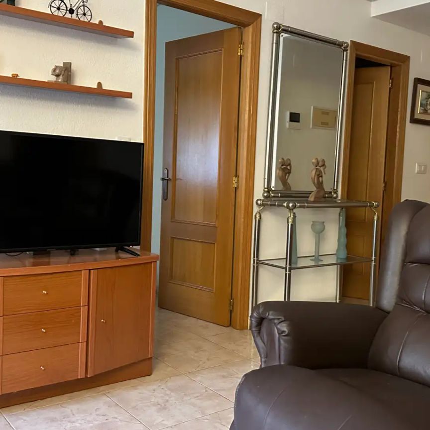 Piso de alquiler en Avenida Oviedo, Playa de San Juan - Photo 1