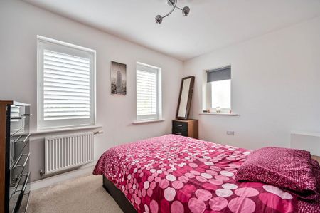 4 bedroom semi-detached house to rent - Photo 2