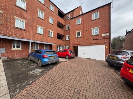 Room 4 & 5 19 Albert Square, NG7 2FH, NOTTINGHAM - Photo 3