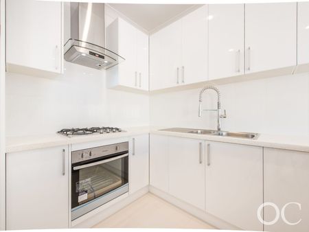 Open the Door to Contemporary Comfort - Photo 5