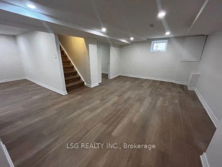 Property For Lease | N9054762 - Photo 3