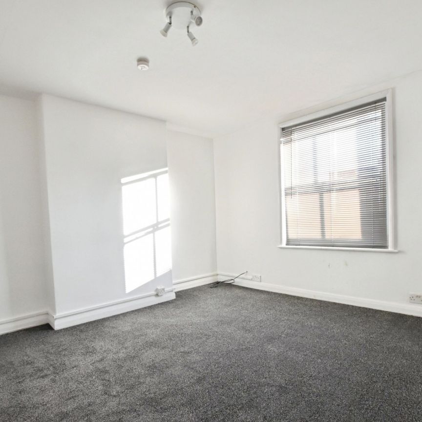 2 bedroom Flat To Let - Photo 1