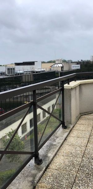 A LOUER F1 QUARTIER FOLIE COUVRECHEF AVEC GRAND BALCON TERRASSE, - Photo 1