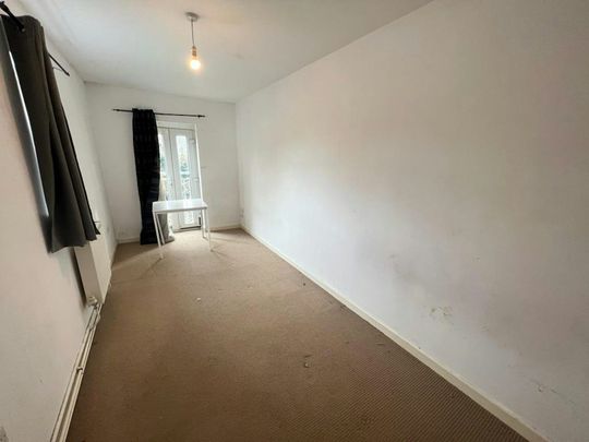 Flat to rent on - Photo 1