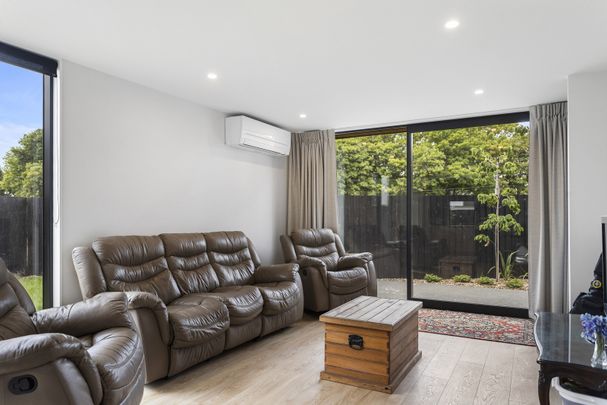 Modern 3 Bedroom Townhouse in Sydenham - Photo 1