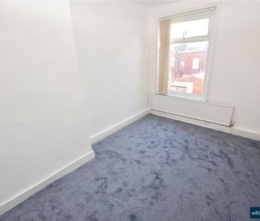 Oakhurst Avenue, Leeds, West Yorkshire, LS11 - Photo 1