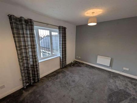 Nialls Court, Thackley, Bradford, BD10 - Photo 3