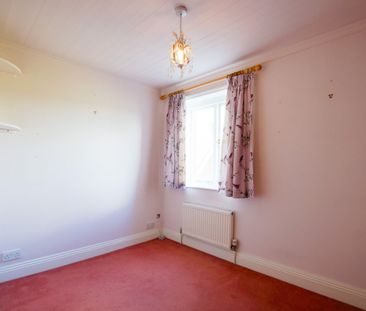 Discover this beautifully presented period cottage, perfectly locat... - Photo 4
