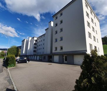 Rent a 2 ½ rooms apartment in Malleray - Photo 1