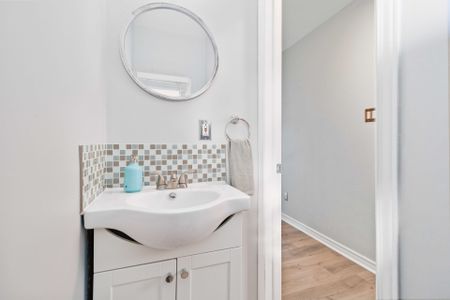 For Lease - 53 Courtleigh Square, Brampton, Ontario - Photo 5