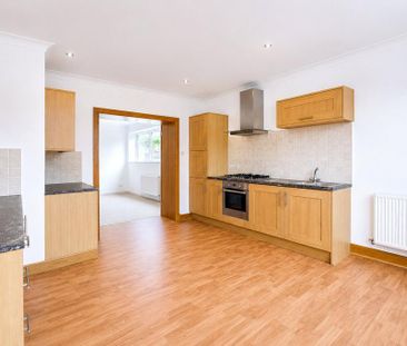 3 bedroom flat to rent - Photo 2