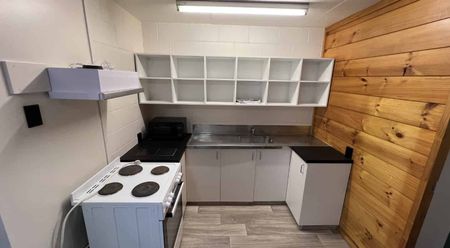 WELL PRESENTED APARTMENT IN A FABULOUS LOCATION - Photo 2