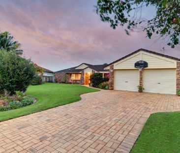 Spacious Waterfront Family Home in Maroochy Waters - Photo 6