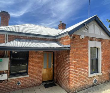 WALK EVERYWHERE FROM THIS 3 BEDROOM HOME! - Photo 6