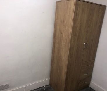 Room in a Shared House, Haig Road West, E13 - Photo 4