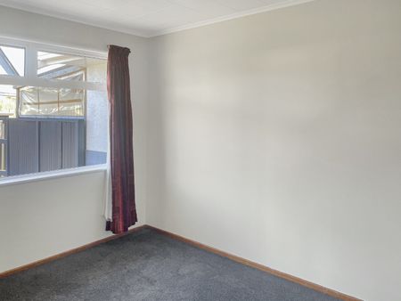 Cute 2 Bedroom - Photo 2