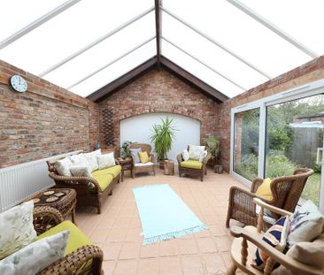 6 bedroom detached house to rent - Photo 5