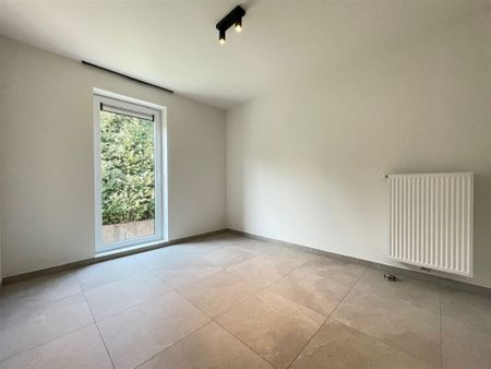 Nouvelle maison dans un quartier résidentiel - Photo 4